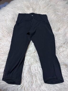 Lululemon Train Times 17” Black Size 6 Leggings Cropped Mesh